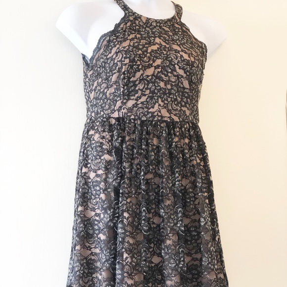 Lovely Evanka Trump Black and Beige Floral Lace Dress Size: 6 - Picture 6 of 12